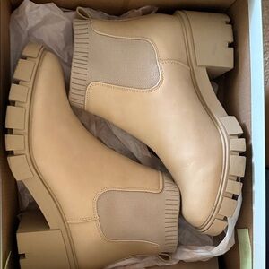 SO Beige Chunky Chelsea Lug Booties